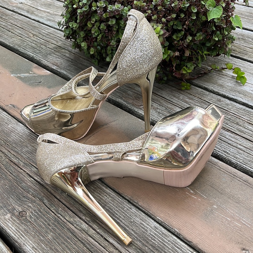 Golden glitter 5” heels for women, size US 9